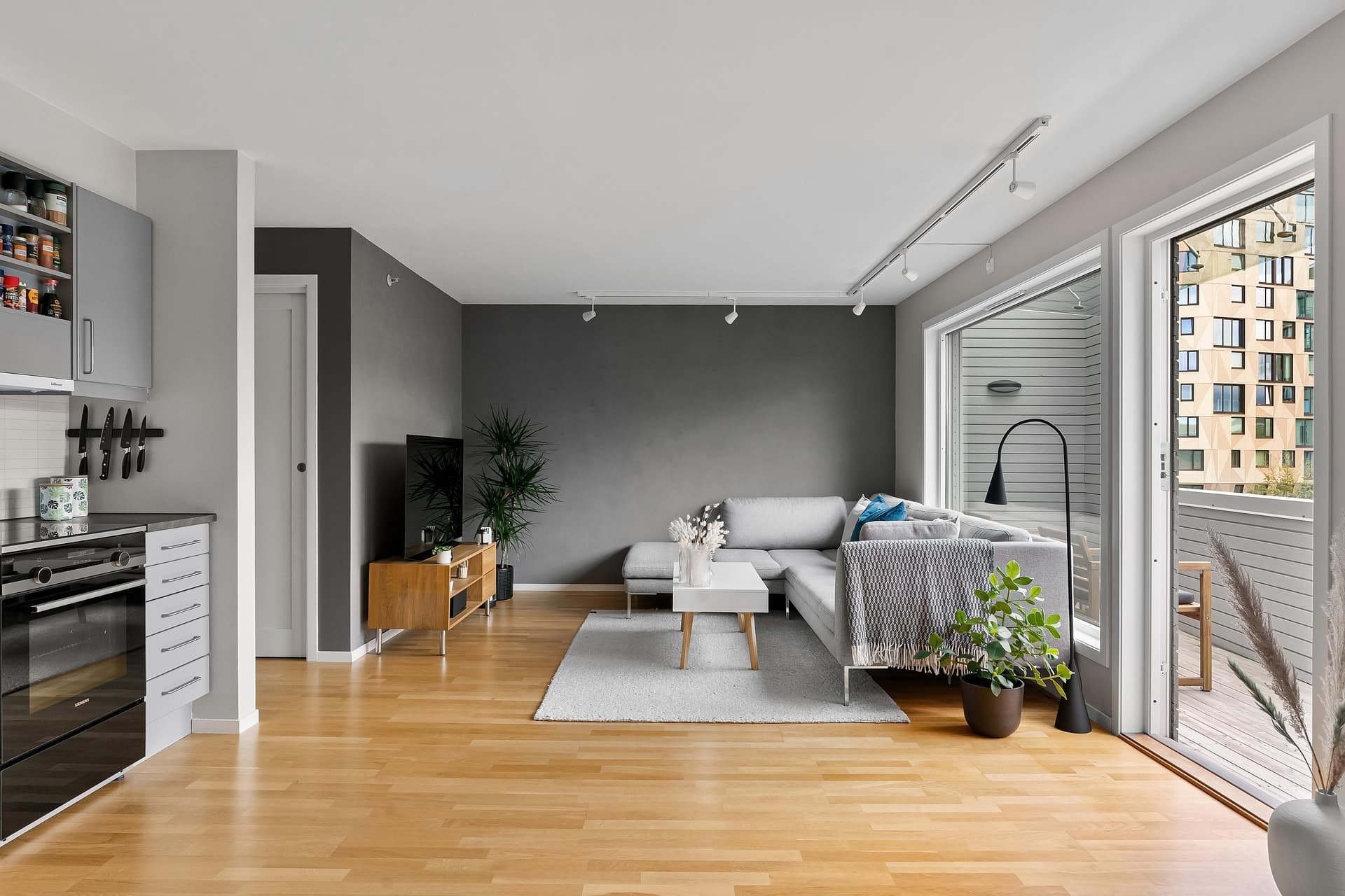 Light photograph for Köpes buyer listings on Boannons