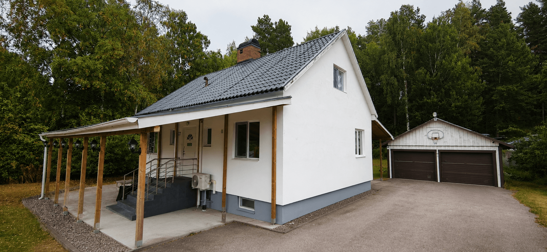 Charmig och rymlig villa med stor tomt – perfekt för familjen i lugnt och naturnära läge