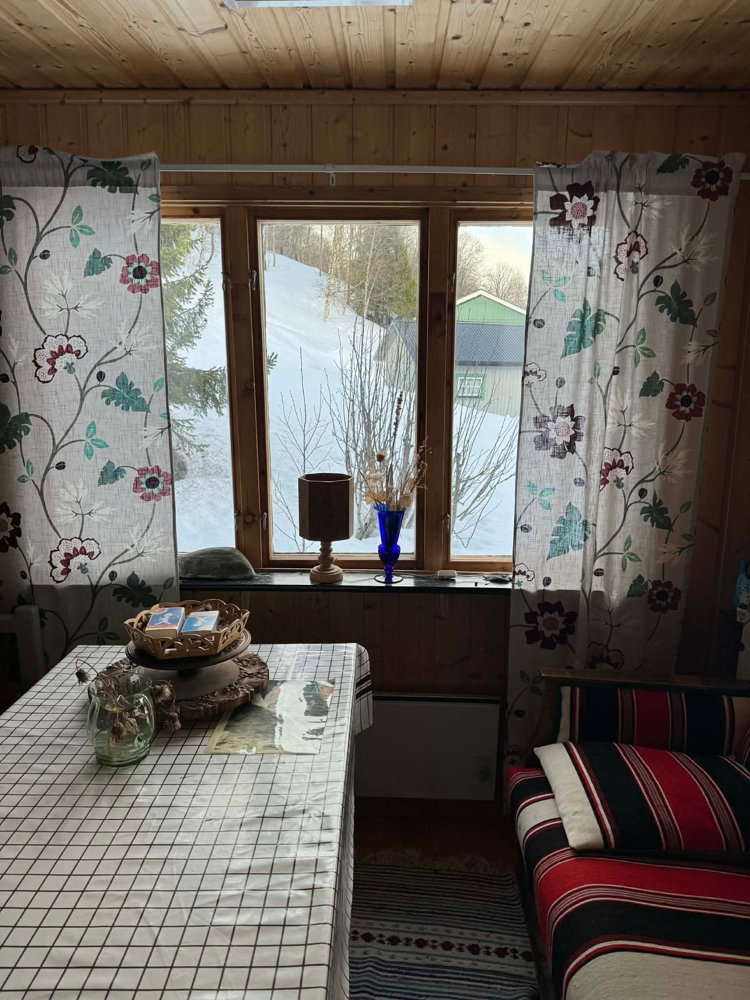 Stuga i Blåsjön med sjöutsikt