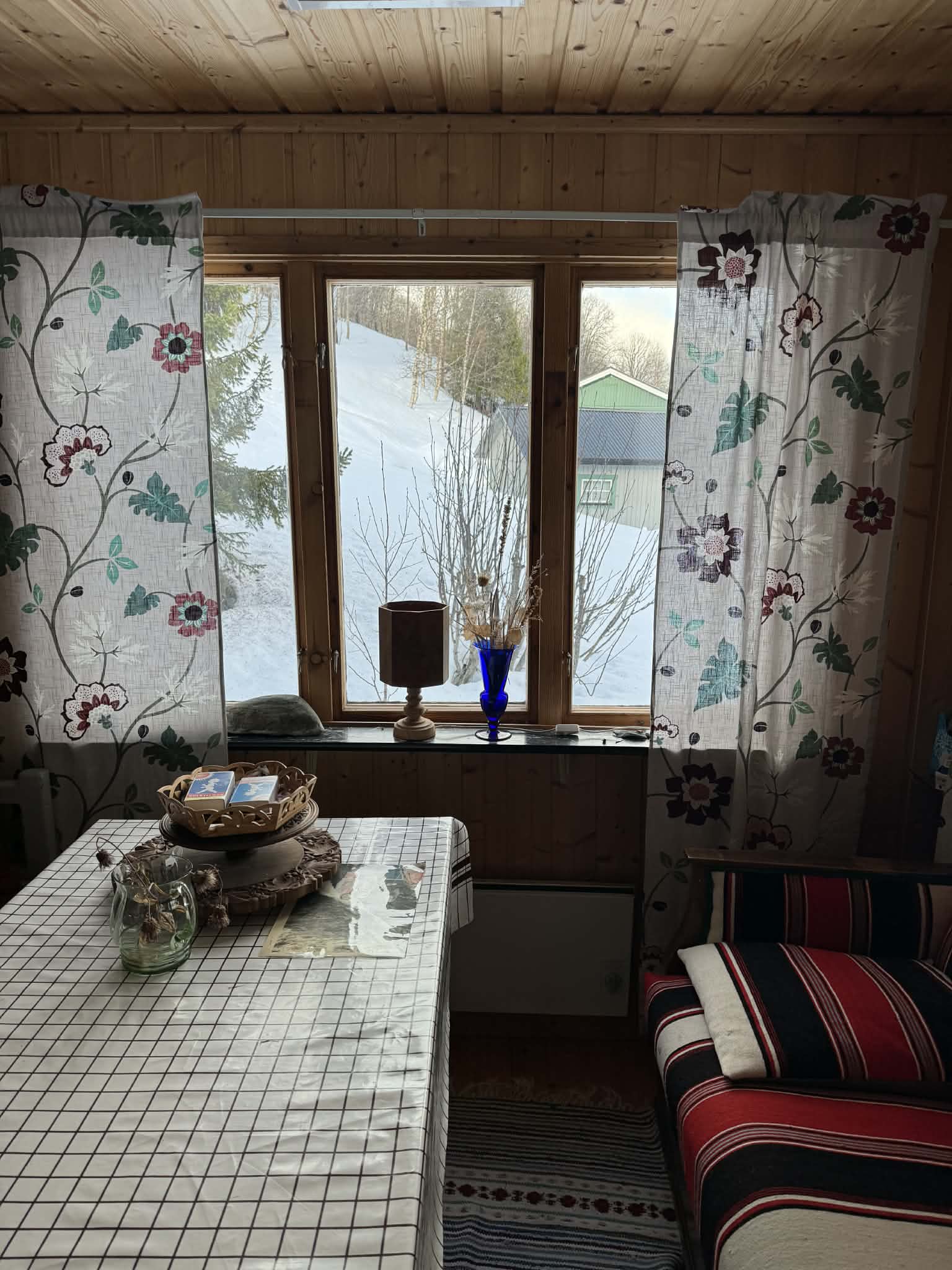 Stuga i Blåsjön med sjöutsikt