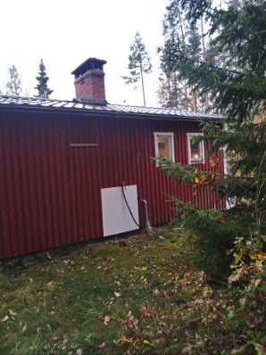 Sommarstuga vinterbonad för borttransport.