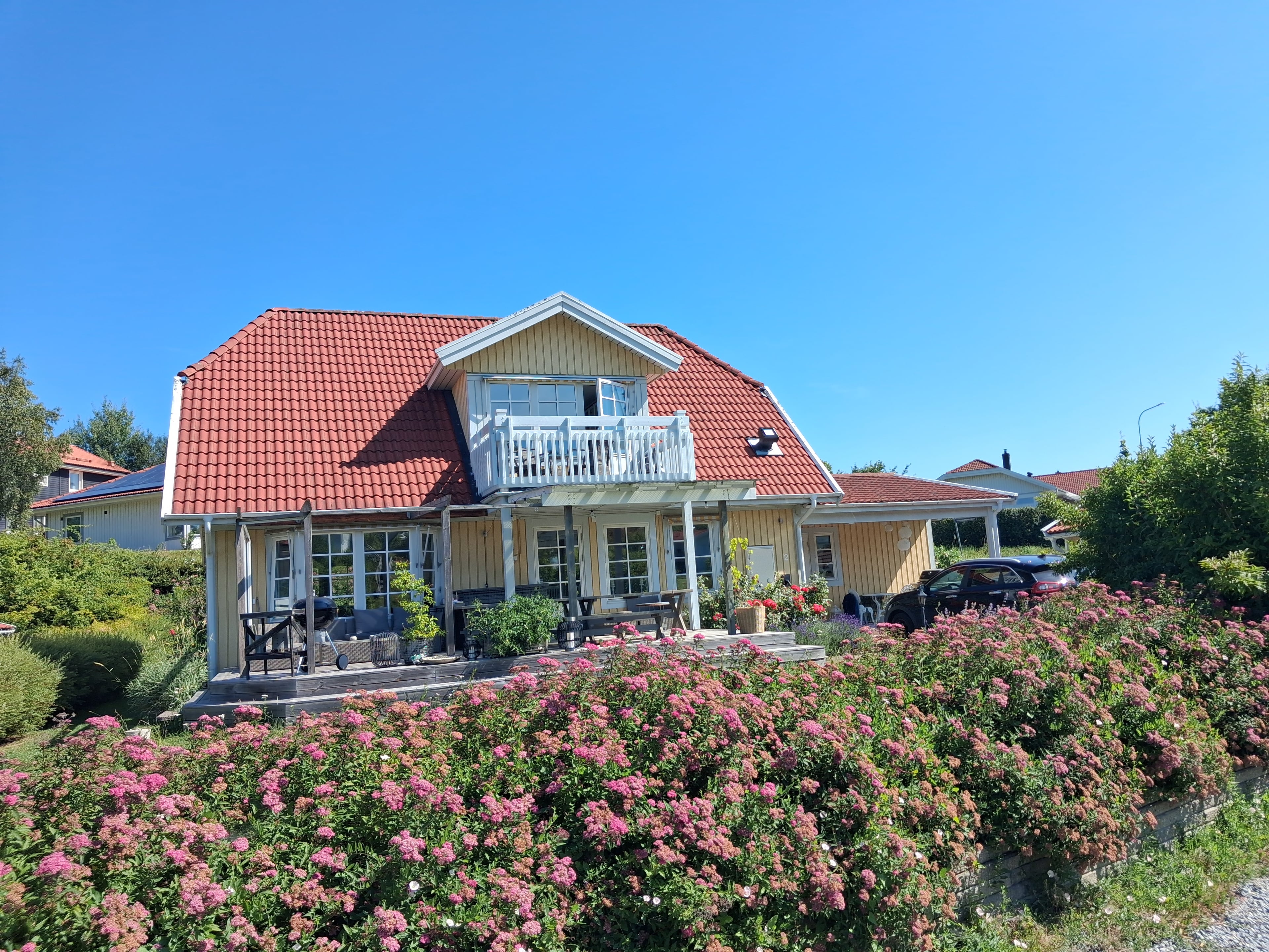 Villa 8 rum + kök, 160 kvm. Tomt 813 kvm. Byggår 1994