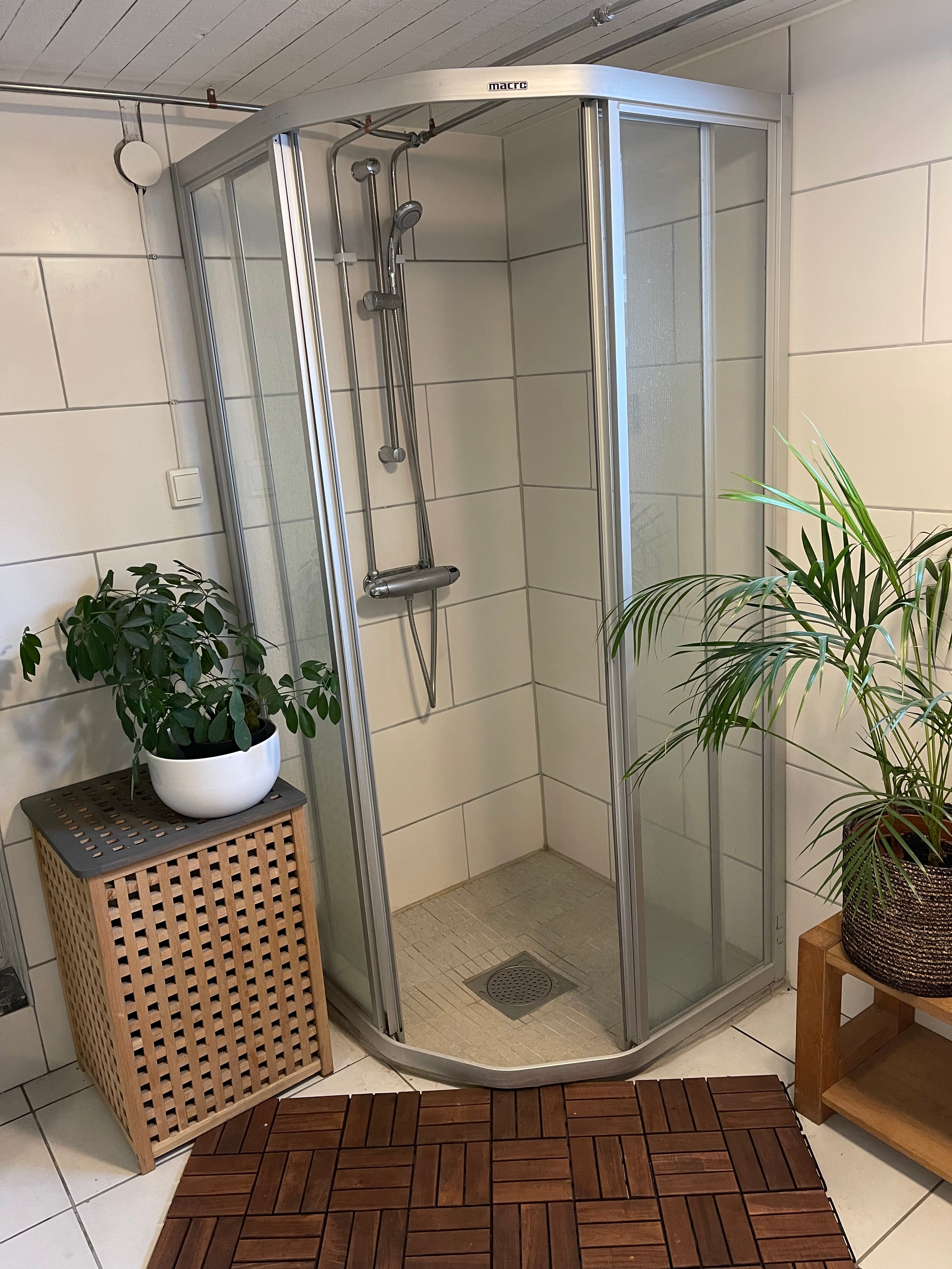Centralt läge med egen ingång och eget badrum
