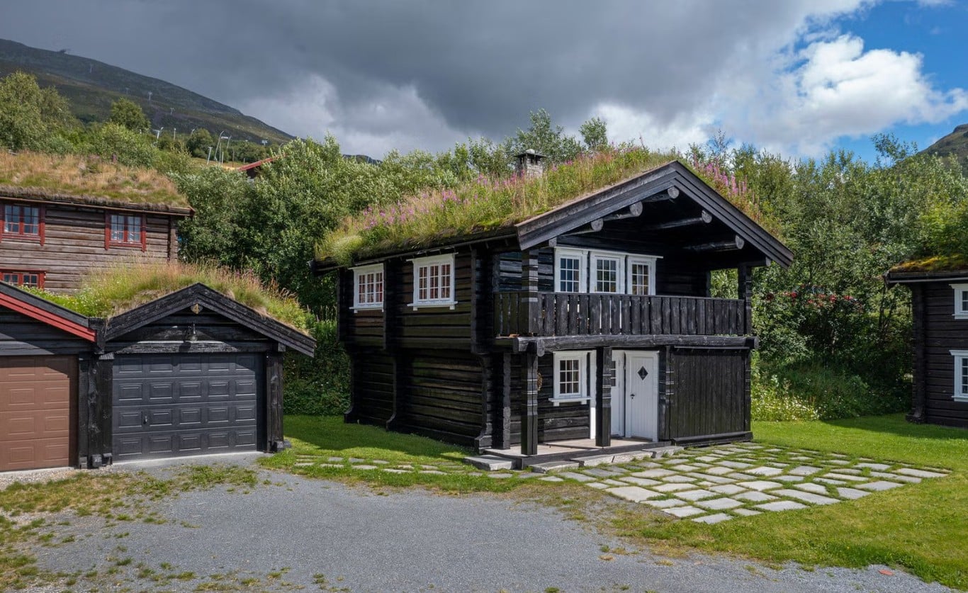 Oppdal, Norge | Charmig timmerstuga i Vangslia – Ski in/Ski out | 3 sovrum | Bastu | Garage | Elbilsladdare | Nytt kök