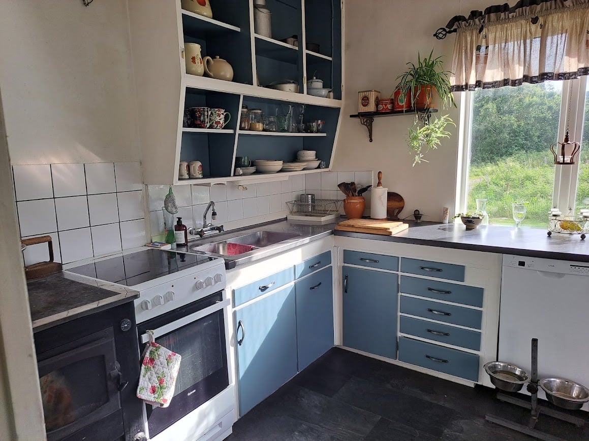 Charmig villa med grönskande trädgård