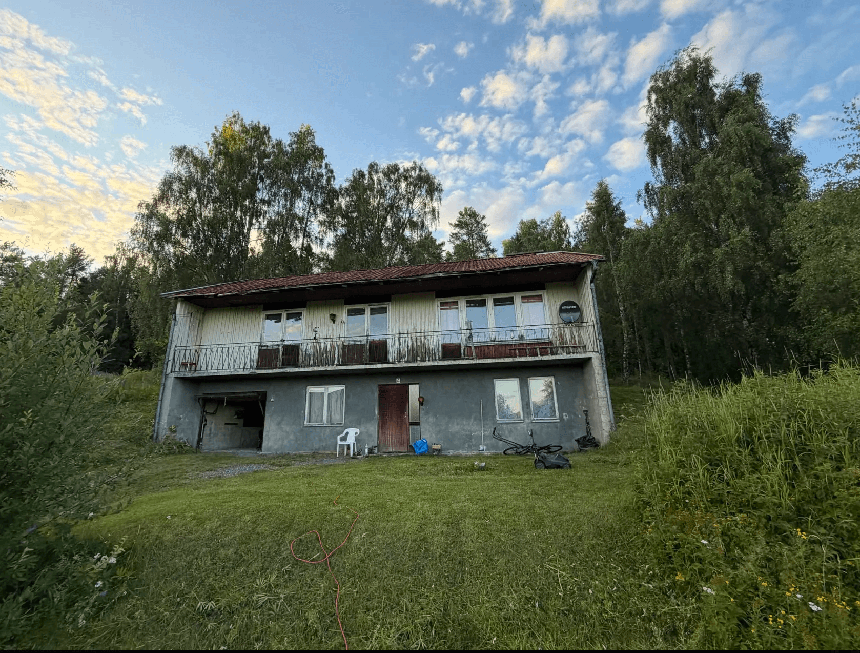 Totalrenoveringshus med stor potential i Mjällom